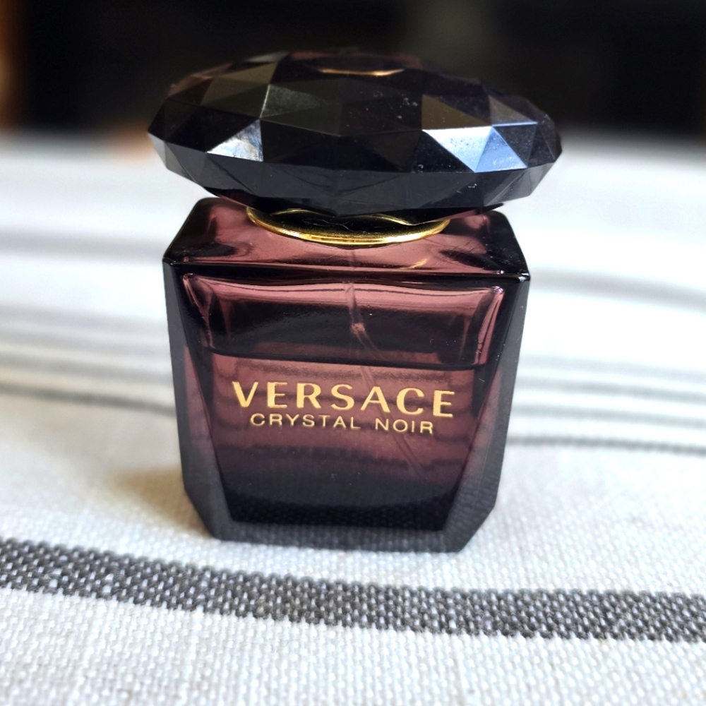 Versace Crystal Noir Perfume